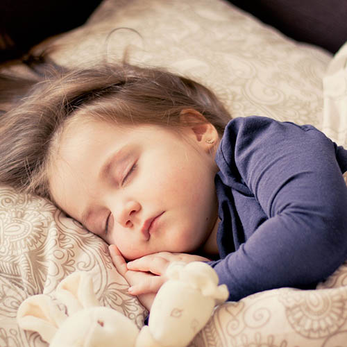  une maman avec son bébé pharmacie Bellevue